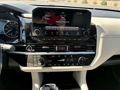 2023 Nissan Pathfinder SL