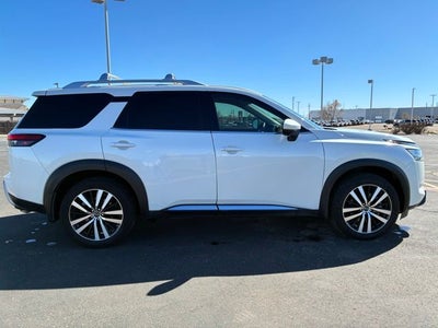 2024 Nissan Pathfinder Platinum