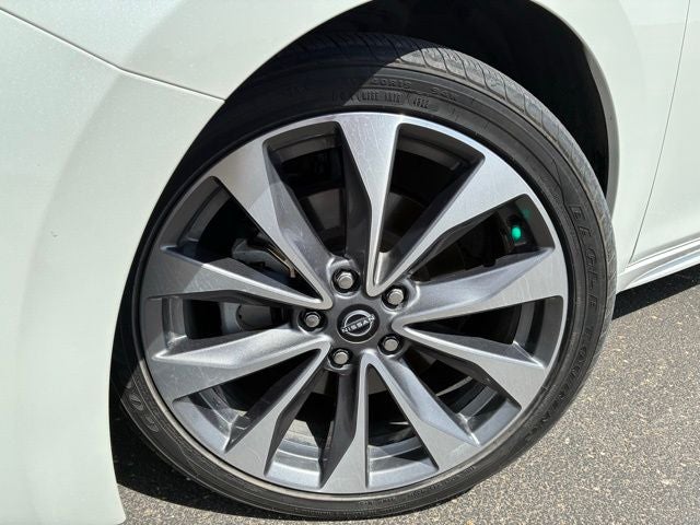 2023 Nissan Maxima Platinum
