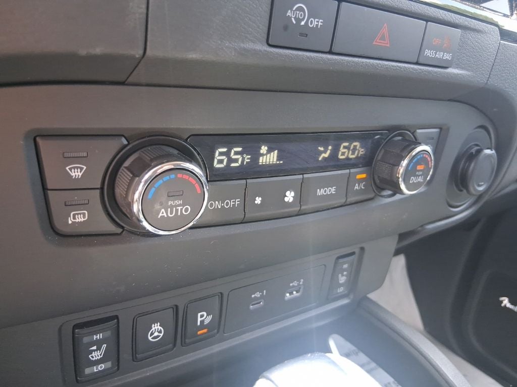 2024 Nissan Frontier SV