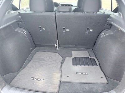 2022 Nissan Kicks SR