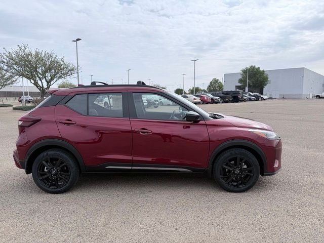 2022 Nissan Kicks SR