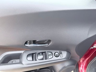 2022 Nissan Kicks SR