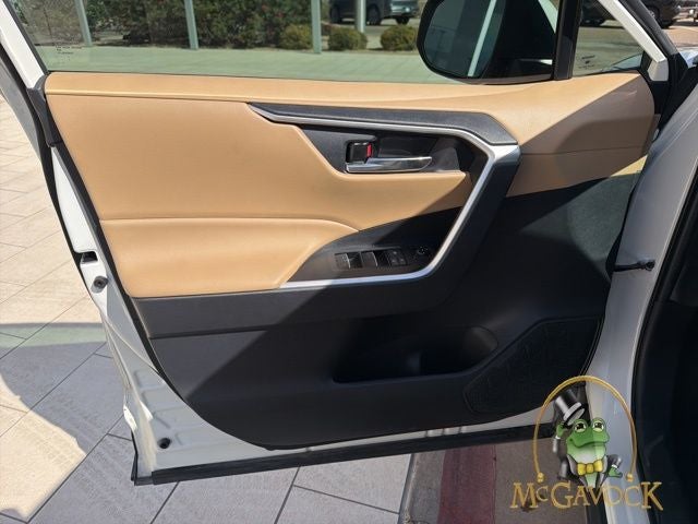 2022 Toyota RAV4 Hybrid XLE Premium