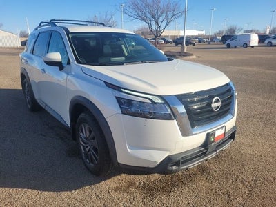 2022 Nissan Pathfinder SV