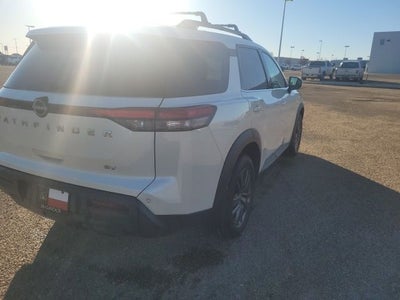 2022 Nissan Pathfinder SV