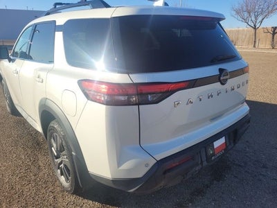 2022 Nissan Pathfinder SV