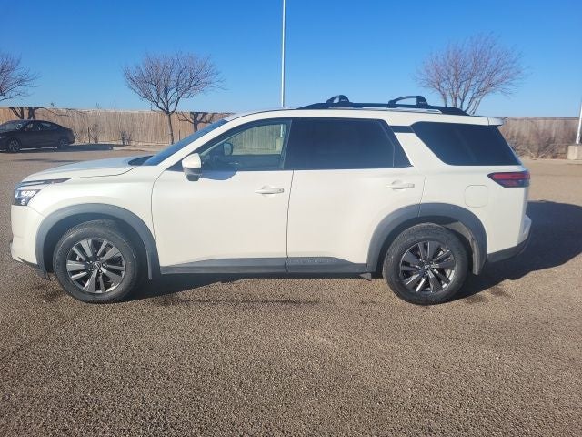 2022 Nissan Pathfinder SV