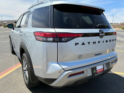 2023 Nissan Pathfinder SL