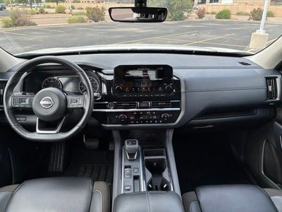 2024 Nissan Pathfinder SL