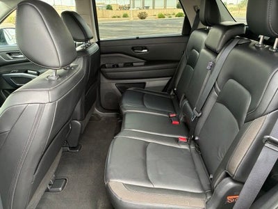 2024 Nissan Pathfinder SL