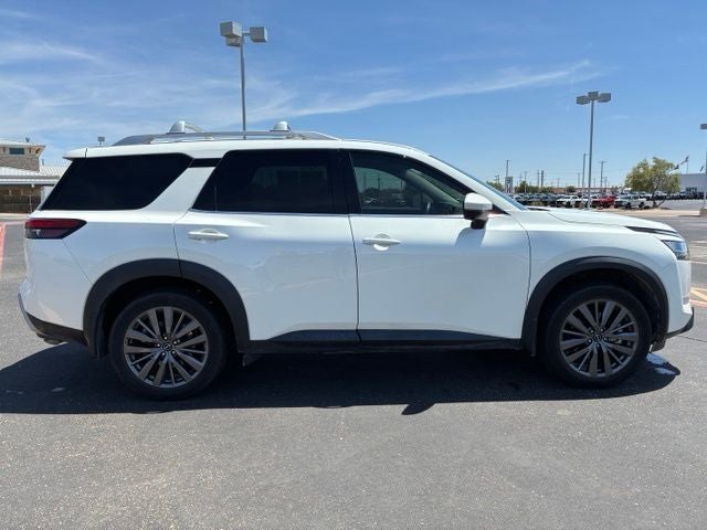 2024 Nissan Pathfinder SL