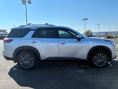 2025 Nissan Pathfinder SL