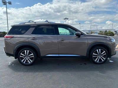 2024 Nissan Pathfinder Platinum