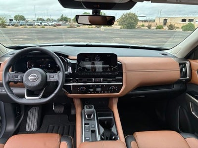 2023 Nissan Pathfinder Platinum