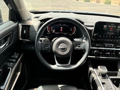 2023 Nissan Pathfinder Platinum