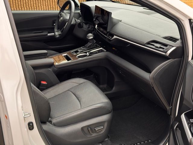 2025 Toyota SIENNA LTD AWD Limited 7 Passenger