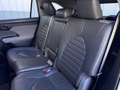 2022 Toyota HIGHLANDER LE
