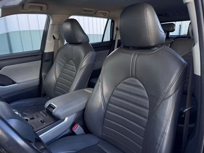 2022 Toyota HIGHLANDER LE