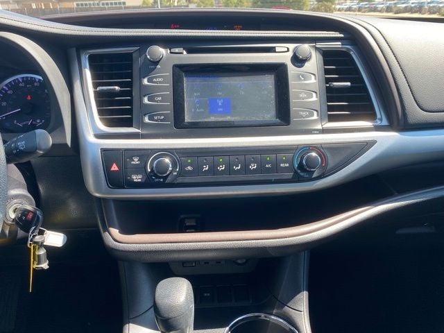 2019 Toyota HIGHLANDER LE