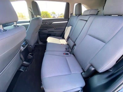 2019 Toyota HIGHLANDER LE