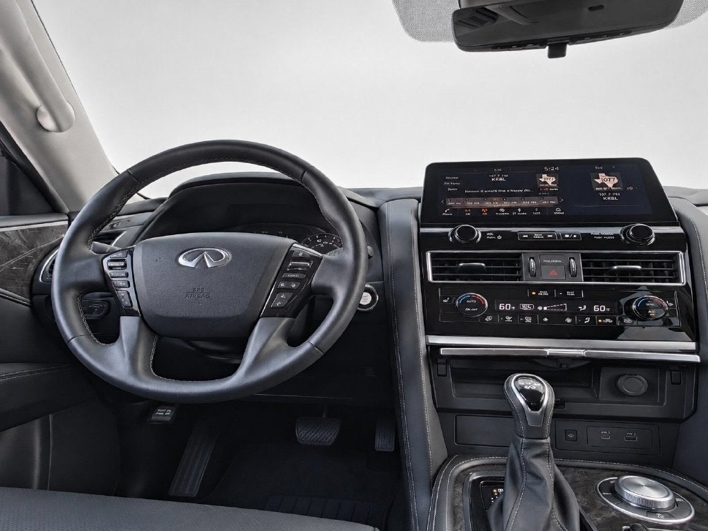 2023 INFINITI QX80 LUXE