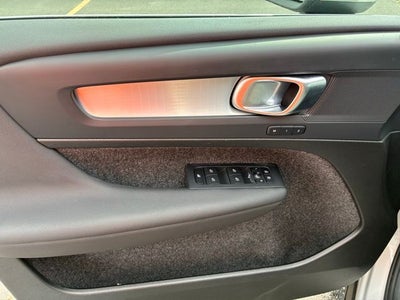 2025 Volvo XC40 B5 Core