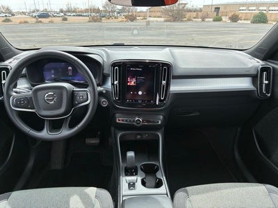 2025 Volvo XC40 B5 Core