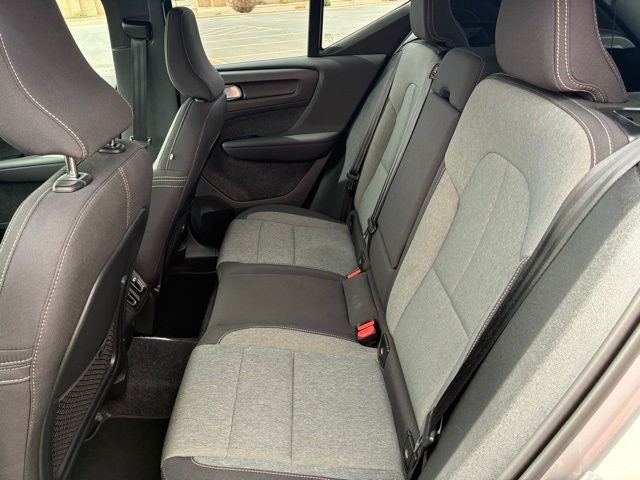 2025 Volvo XC40 B5 Core